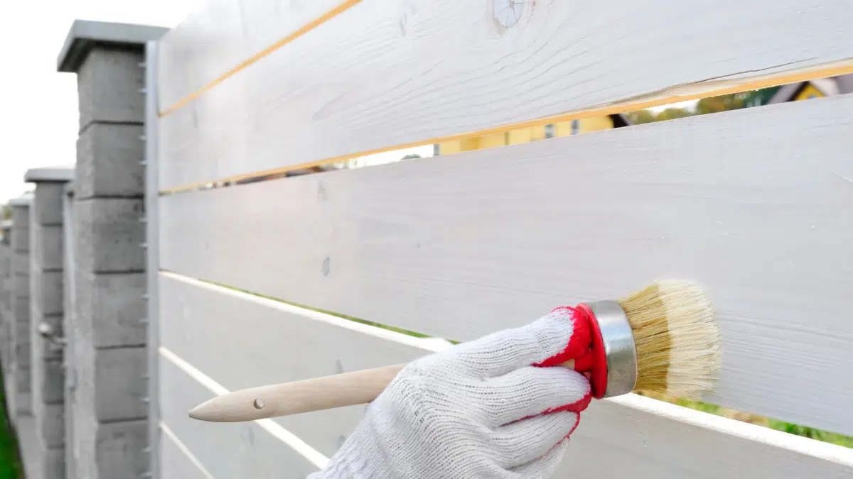 Peinture de lames de clôture